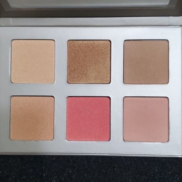 Ionic london Blaze Chaser face palette - Picture 2 of 4